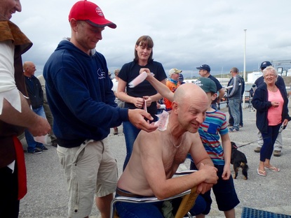 Mark Crame raising money for Heroes on Water by having his back waxed!