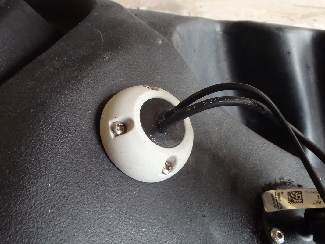 Fitting a Scanstrut deck seal to an RTM Tempo