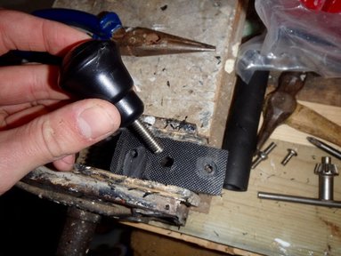 Mounting the handle on the anchor reel